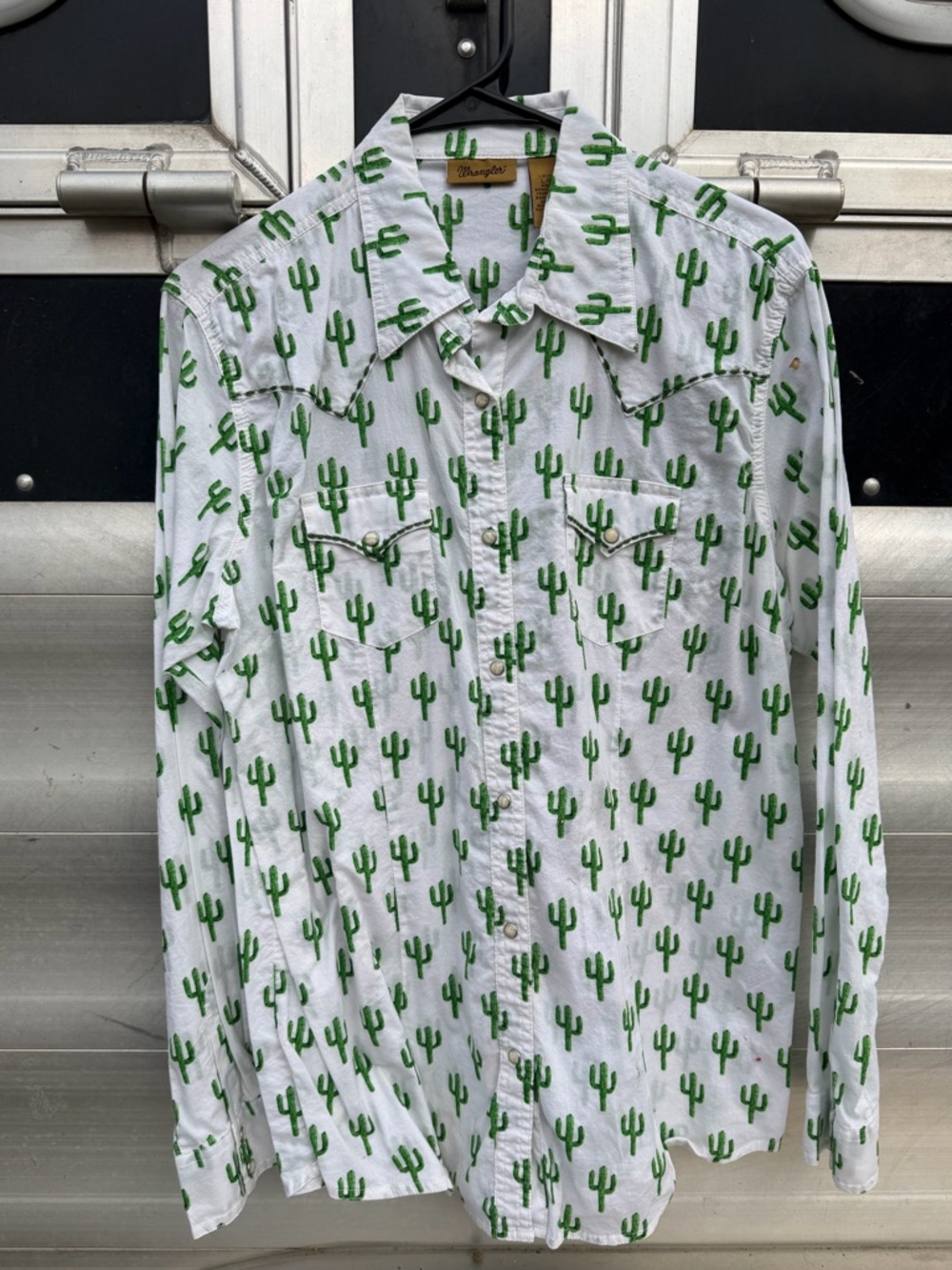 Women’s wrangler pearl snap shirt